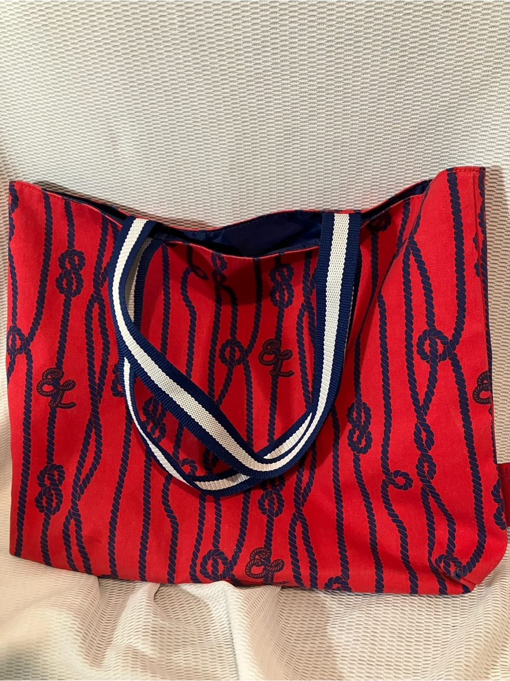 Estee Lauder Red Tote with Navy Rope Print and Navy-White Straps - Picture 11 of 11